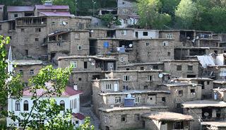 Yamacın eteğinde 300 yıllık evler, ilgin&ccedil; mimarisiyle dikkat &ccedil;ekiyor