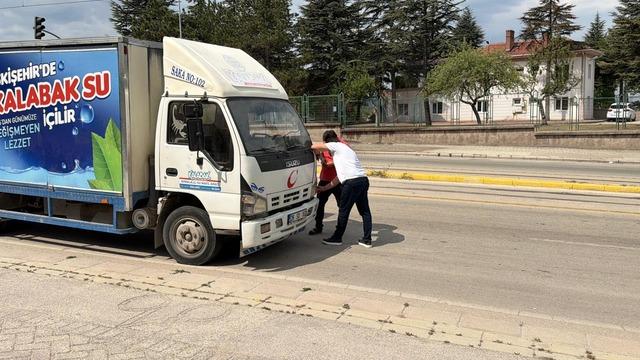 Kamyonun çarptığı 9 yaşındaki çocuk ağır yaralandı 2