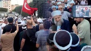 Tahliye edilen Yusuf Ziya Gümüşel'e 'kahraman' gibi karşılama! Tekbir sesleri yükseldi