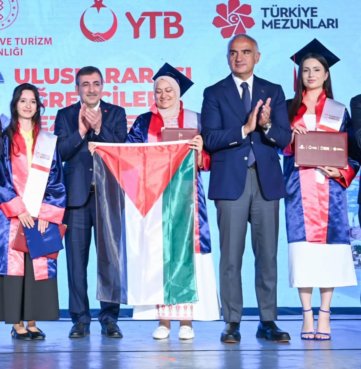 T&uuml;rkiye Bursları Programı na yoğun ilgi! Bakan Ersoy: "&Uuml;lkelerinizin en g&uuml;&ccedil;l&uuml; temsilcilerisiniz" 1