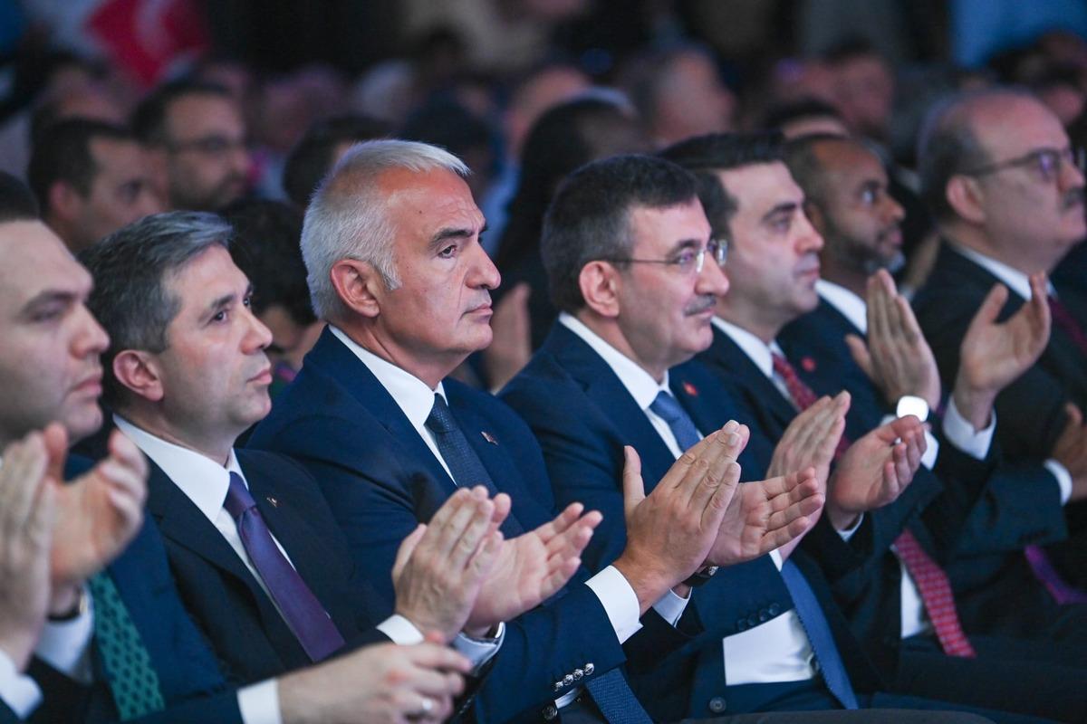 T&uuml;rkiye Bursları Programı na yoğun ilgi! Bakan Ersoy: "&Uuml;lkelerinizin en g&uuml;&ccedil;l&uuml; temsilcilerisiniz" 2