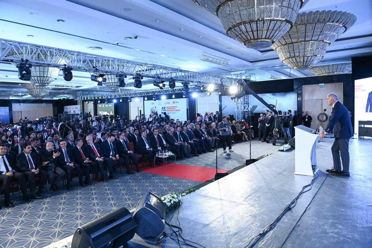T&uuml;rkiye Bursları Programı na yoğun ilgi! Bakan Ersoy: "&Uuml;lkelerinizin en g&uuml;&ccedil;l&uuml; temsilcilerisiniz" 6