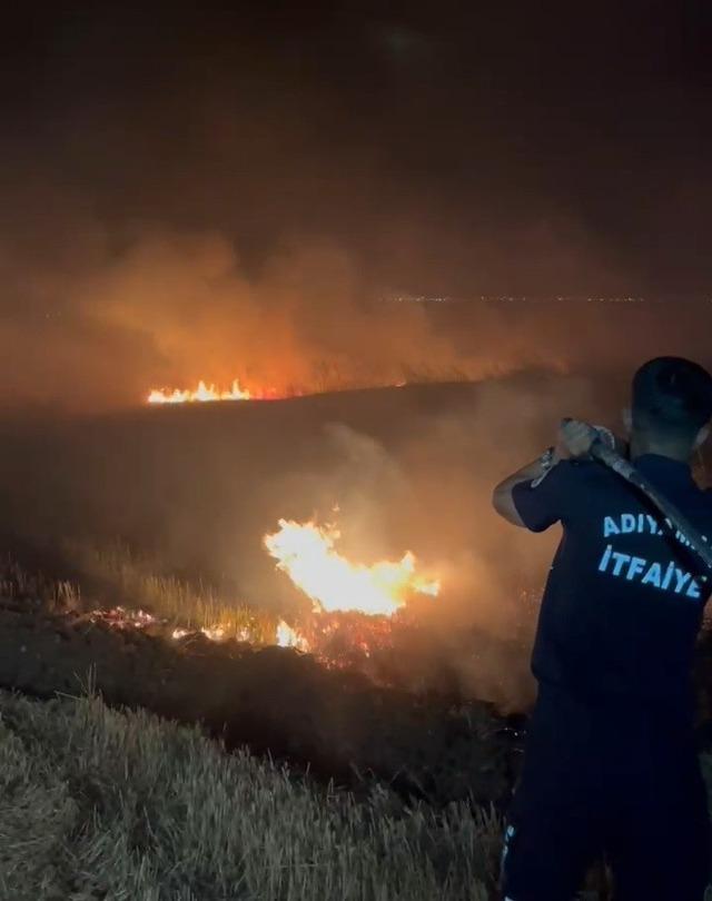 Buğday tarlasında korkutan yangın 1