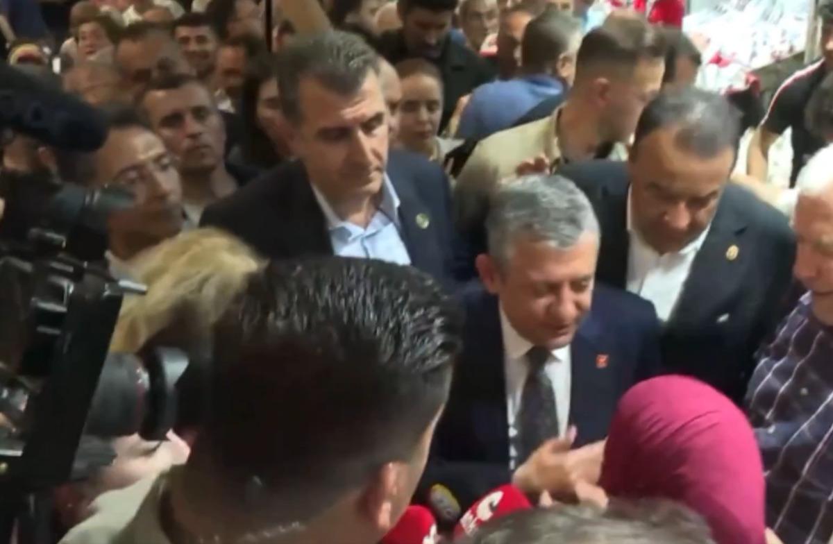 &Ouml;zg&uuml;r &Ouml;zel&rsquo;den Ulus Hali&rsquo;nde esnaf ziyareti! Yoğun ilgi dikkat &ccedil;ekti 1