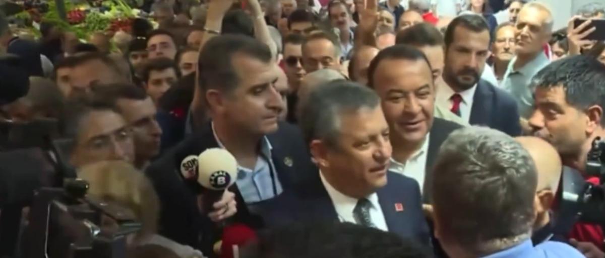 &Ouml;zg&uuml;r &Ouml;zel&rsquo;den Ulus Hali&rsquo;nde esnaf ziyareti! Yoğun ilgi dikkat &ccedil;ekti 3