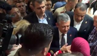 &Ouml;zg&uuml;r &Ouml;zel&rsquo;den Ulus Hali&rsquo;nde esnaf ziyareti! Yoğun ilgi dikkat &ccedil;ekti