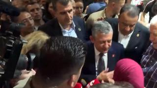 Özgür Özel’den Ulus Hali’nde esnaf ziyareti! Yoğun ilgi dikkat çekti