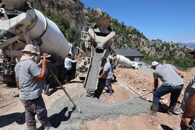 Marmaris&rsquo;te yol yapım ve bakım &ccedil;alışmaları s&uuml;r&uuml;yor 3
