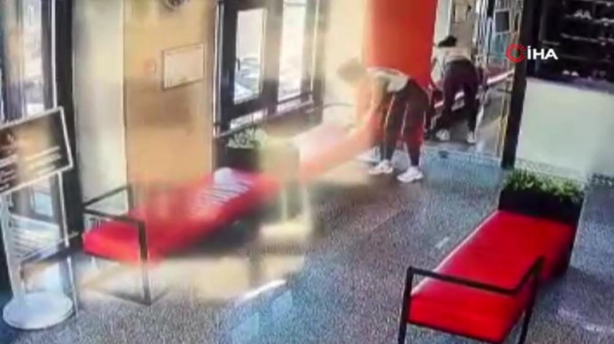 Şarj cihazı alev topuna dönüştü! Talihsiz kadın alevler içinde kaldı 1
