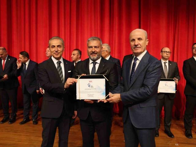 Anadolu &Uuml;niversitesine "Spor Dostu Kamp&uuml;s" &ouml;d&uuml;l&uuml;