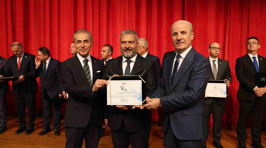 Anadolu &Uuml;niversitesine "Spor Dostu Kamp&uuml;s" &ouml;d&uuml;l&uuml;