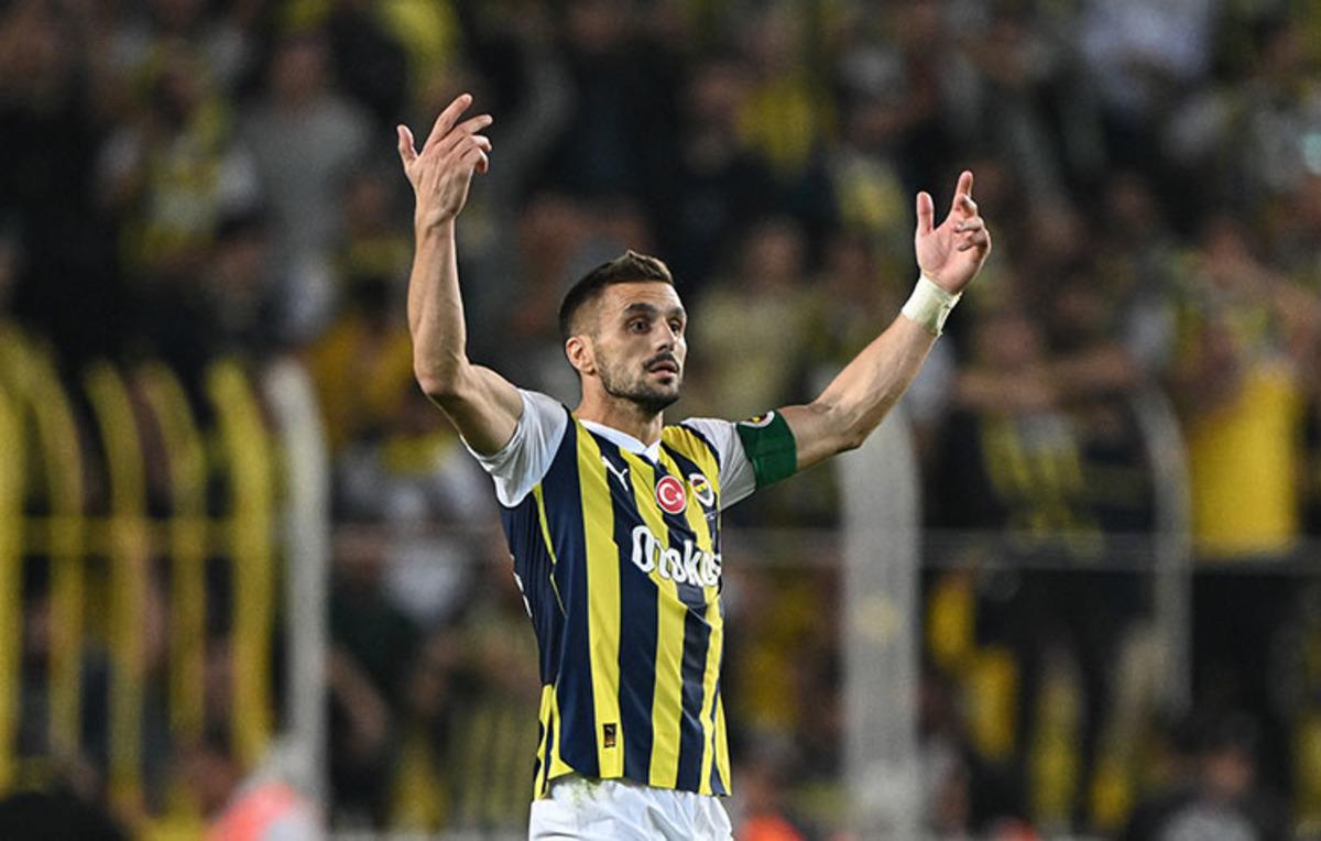 İsmail Kartal ekibini kurmaya başladı! Eski oyuncusuna teklif gitti 1