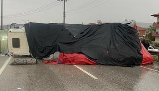 Manisa'da dehşet! Zincirleme kazada 2 kişi &ouml;ld&uuml;, 4 kişi yaralandı