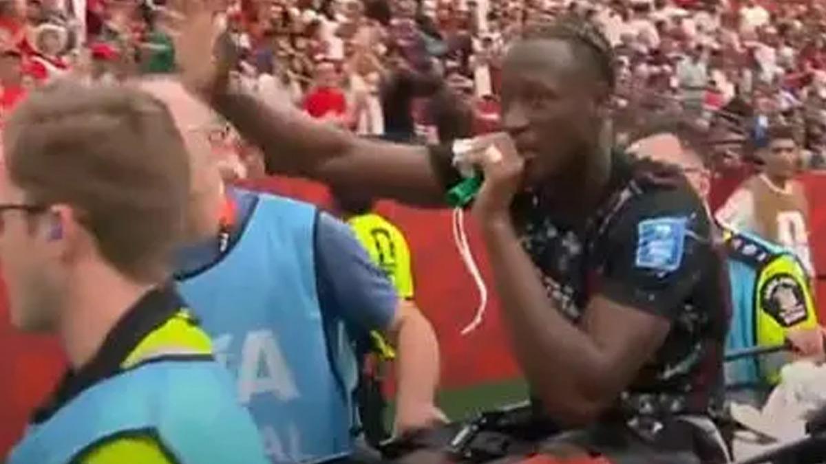 D&uuml;nya Kupası nda korkutan anlar! Kone nin etrafında &ccedil;ember oluşturdular 2