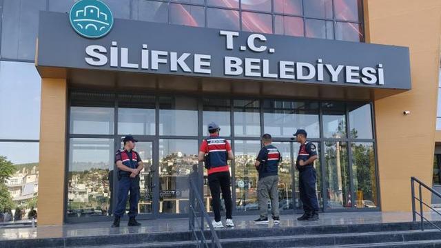 SON DAKİKA | Mersin'in Silifke Belediyesi'ne operasyon! Başkan gözaltında