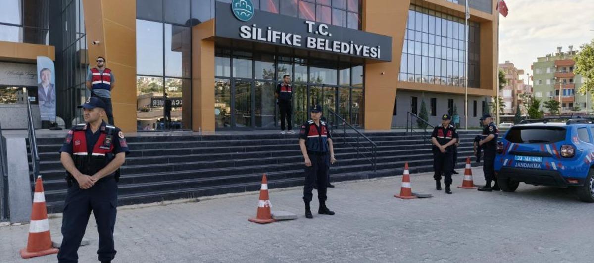 SON DAKİKA | Mersin in Silifke Belediyesi ne operasyon! Başkan gözaltında 3