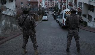 Bakan G&uuml;rlek duyurdu: 'Şapkalılar' &ccedil;etesine 5 ilde operasyon! 