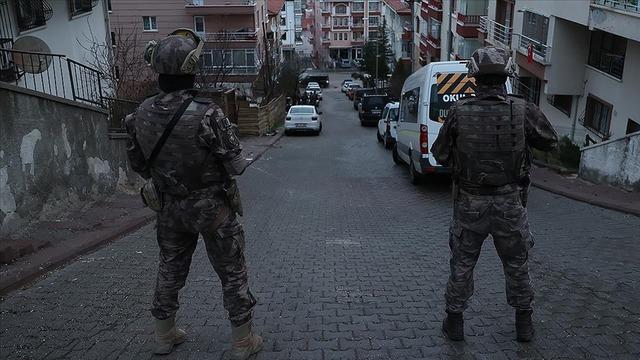 Bakan Gürlek duyurdu: 'Şapkalılar' çetesine 5 ilde operasyon! İşte o anlar