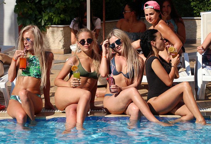 Rus turistler Türkiye'den vazgeçemiyor G2