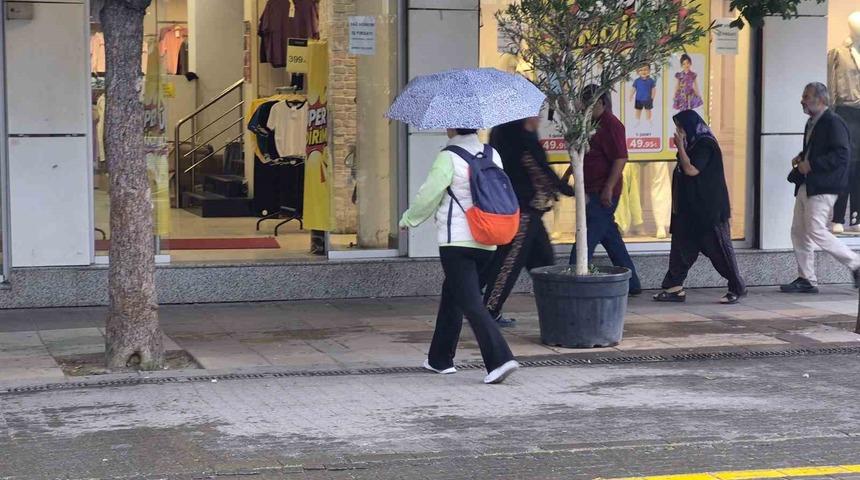 Eskişehir g&uuml;ne hafif sağanakla başladı
