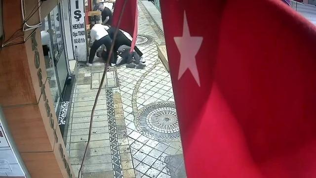 Yazılım m&uuml;hendisinin &ouml;ld&uuml;resiye darbedildiği olayda yeni gelişme: 4 kişi tutuklandı 8