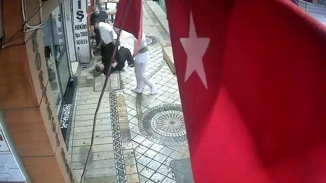 Yazılım m&uuml;hendisinin &ouml;ld&uuml;resiye darbedildiği olayda yeni gelişme: 4 kişi tutuklandı 5