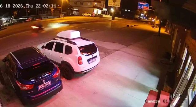 K&ouml;peğe &ccedil;arpmamak i&ccedil;in yaptığı manevra hayatına mal oldu 1
