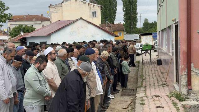 İş kazasında hayatını kaybeden genç işçi son yolculuğuna uğurlandı 1