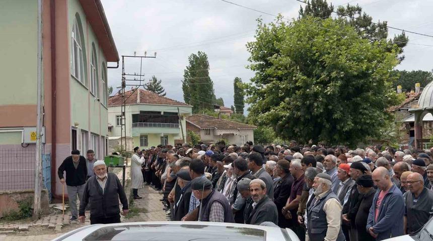 İş kazasında hayatını kaybeden gen&ccedil; iş&ccedil;i son yolculuğuna uğurlandı