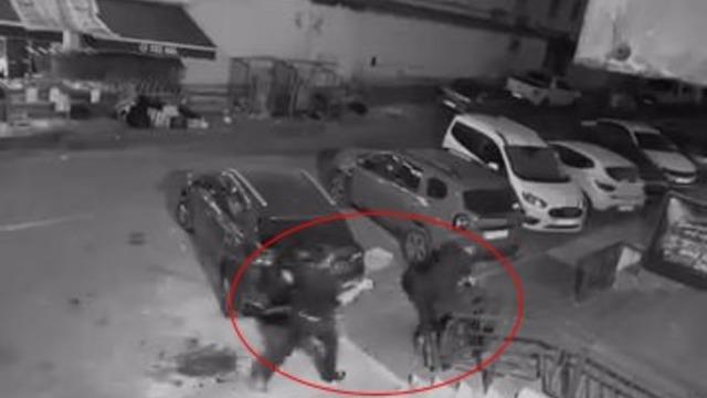 Lastik ve kriko hırsızlığı kameraya yansıdı