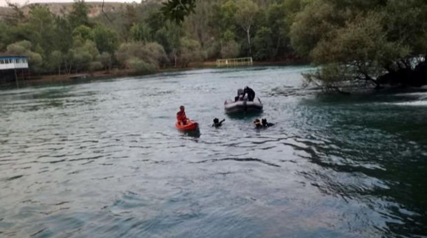 Irmakta akıntıya kapılıp boğuldu