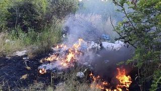 Gönen’de otluk ve çalılık alan yangını büyümeden söndürüldü