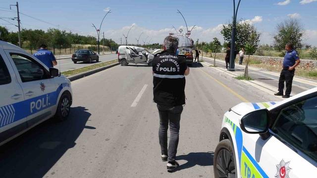 Malatya&rsquo;da su tankerine &ccedil;arpan aracın s&uuml;r&uuml;c&uuml;s&uuml; ağır yaralandı 3