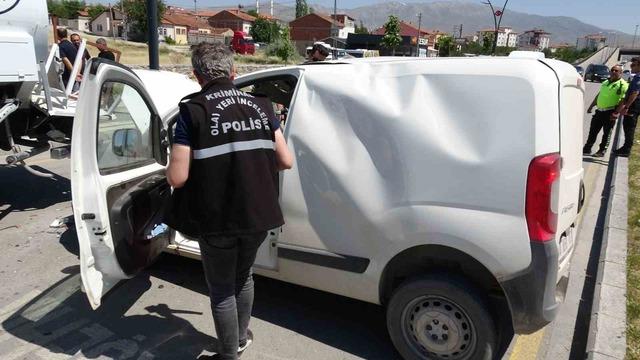 Malatya&rsquo;da su tankerine &ccedil;arpan aracın s&uuml;r&uuml;c&uuml;s&uuml; ağır yaralandı 1