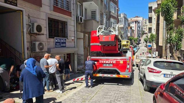Bandırma&rsquo;da davlumbazdan &ccedil;ıkan yangın mahalleyi ayağa kaldırdı 4
