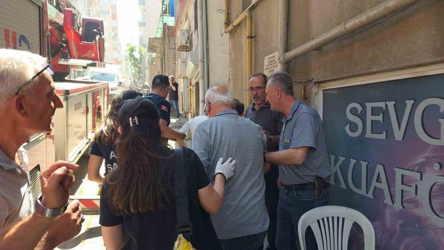 Bandırma&rsquo;da davlumbazdan &ccedil;ıkan yangın mahalleyi ayağa kaldırdı 3