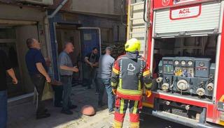 Bandırma&rsquo;da davlumbazdan &ccedil;ıkan yangın mahalleyi ayağa kaldırdı