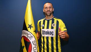 Fenerbah&ccedil;e transferi duyurdu! Vedat Muriqi ile 3 yıllık anlaşma