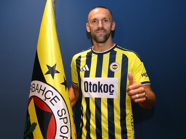 Fenerbah&ccedil;e transferi duyurdu! Vedat Muriqi ile 3 yıllık anlaşma