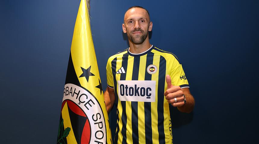 Fenerbah&ccedil;e transferi duyurdu! Vedat Muriqi ile 3 yıllık anlaşma