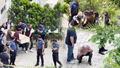 G�ren polisi arad�: Site bah�esinde cans�z bedenleri bulundu