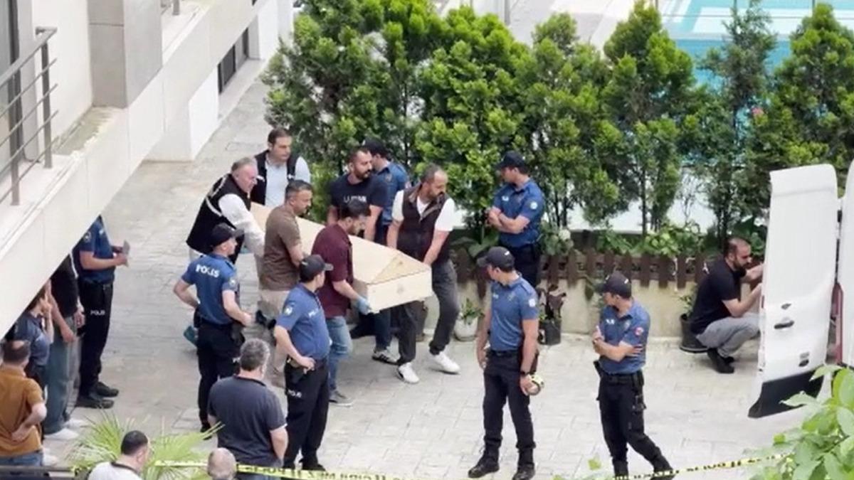 Yer: İstanbul! G&ouml;ren polisi aradı: Site bah&ccedil;esinde cansız bedenleri bulundu 1