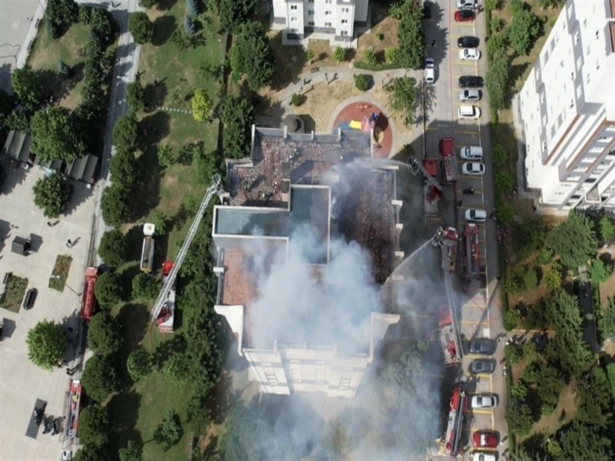 Küçükçekmece de 11 katlı binada çıkan yangında can pazarı; 10 kişi hastaneye kaldırıldı 4