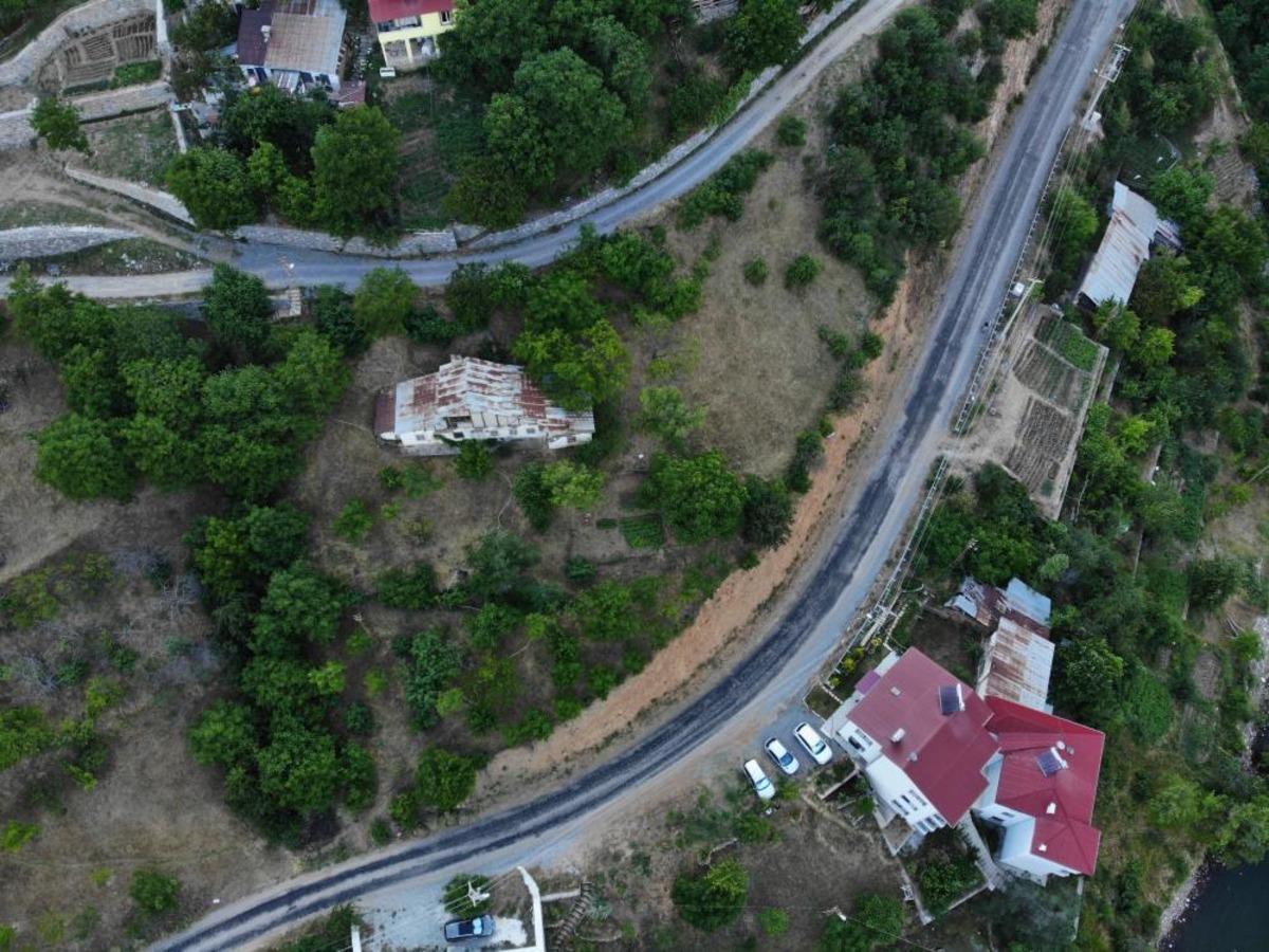 G&uuml;m&uuml;şhane de vatandaşların tapulu arazileri toprak kaymaları nedeniyle her ge&ccedil;en g&uuml;n k&uuml;&ccedil;&uuml;l&uuml;yor 2