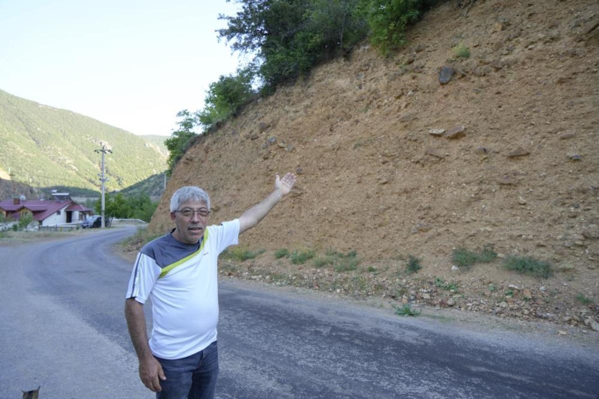 G&uuml;m&uuml;şhane de vatandaşların tapulu arazileri toprak kaymaları nedeniyle her ge&ccedil;en g&uuml;n k&uuml;&ccedil;&uuml;l&uuml;yor 3
