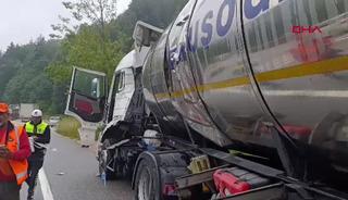 Bursa'da trafik kazası! Bariyerlere &ccedil;arpan tankerin şof&ouml;r&uuml; yaralandı