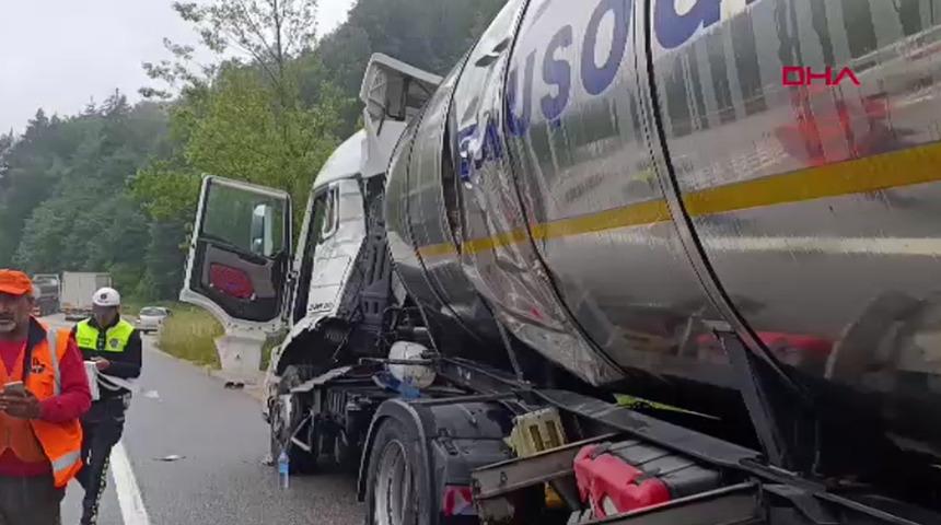 Bursa'da trafik kazası! Bariyerlere &ccedil;arpan tankerin şof&ouml;r&uuml; yaralandı