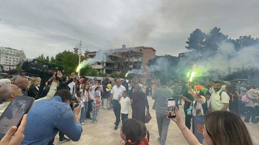Kanseri yenen 8 yaşındaki Nuh i&ccedil;in y&uuml;zlerce balon g&ouml;ky&uuml;z&uuml;ne bırakıldı