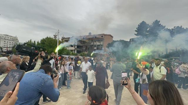 Kanseri yenen 8 yaşındaki Nuh için yüzlerce balon gökyüzüne bırakıldı