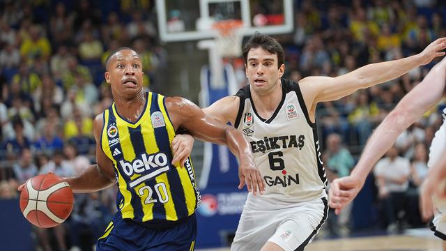 Beşiktaş'ı yenen Fenerbahçe Beko, Türkiye Basketbol Ligi'nde şampiyon!
